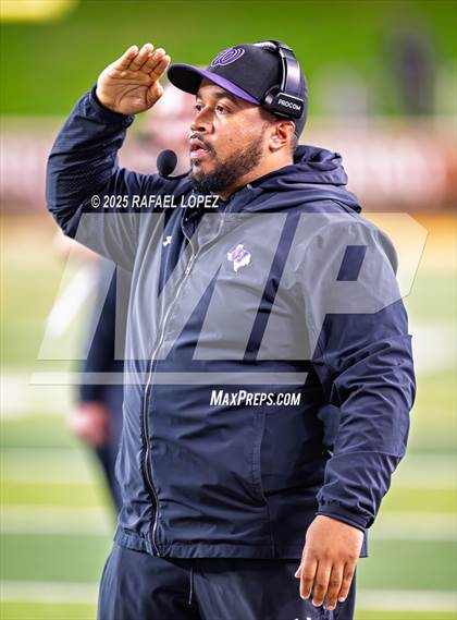 Thumbnail 1 in DeSoto vs. Willis (UIL 6A D2 Football Quarterfinals) photogallery.