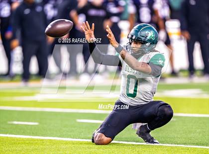 Thumbnail 2 in DeSoto vs. Willis (UIL 6A D2 Football Quarterfinals) photogallery.