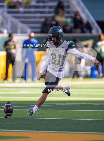 Thumbnail 1 in DeSoto vs. Willis (UIL 6A D2 Football Quarterfinals) photogallery.