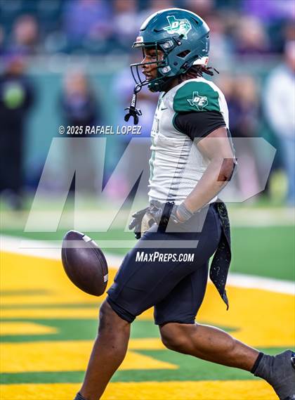 Thumbnail 1 in DeSoto vs. Willis (UIL 6A D2 Football Quarterfinals) photogallery.