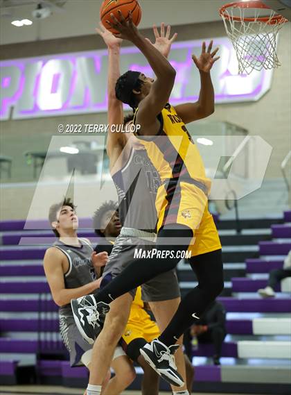 Thumbnail 2 in Corner Canyon vs. Beaumont United (Utah Holiday Hoopfest) photogallery.