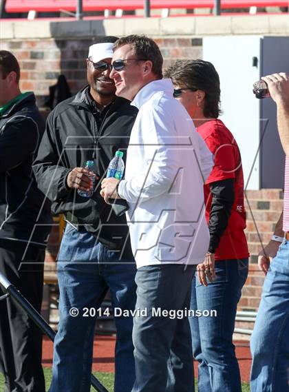 Thumbnail 2 in Carroll vs. Cedar Hill (UIL 6A Division 2 Quarterfinal) photogallery.