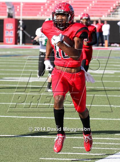 Thumbnail 3 in Carroll vs. Cedar Hill (UIL 6A Division 2 Quarterfinal) photogallery.