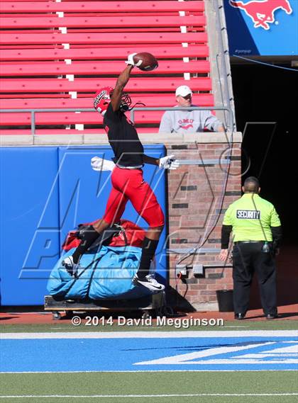 Thumbnail 3 in Carroll vs. Cedar Hill (UIL 6A Division 2 Quarterfinal) photogallery.