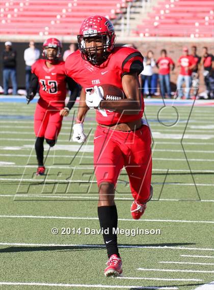 Thumbnail 2 in Carroll vs. Cedar Hill (UIL 6A Division 2 Quarterfinal) photogallery.