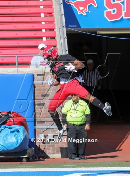 Thumbnail 3 in Carroll vs. Cedar Hill (UIL 6A Division 2 Quarterfinal) photogallery.