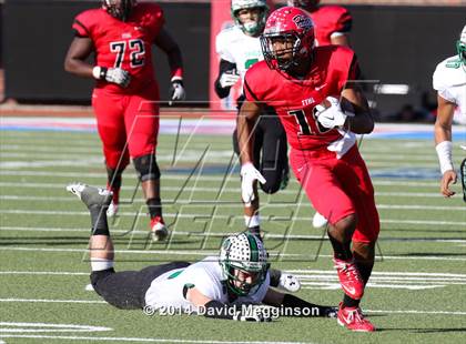 Thumbnail 3 in Carroll vs. Cedar Hill (UIL 6A Division 2 Quarterfinal) photogallery.