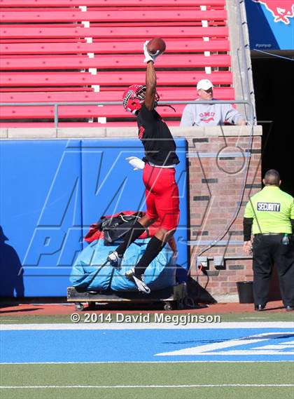 Thumbnail 2 in Carroll vs. Cedar Hill (UIL 6A Division 2 Quarterfinal) photogallery.