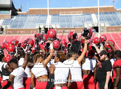 Thumbnail 3 in Carroll vs. Cedar Hill (UIL 6A Division 2 Quarterfinal) photogallery.