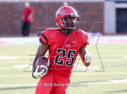 Thumbnail 3 in Carroll vs. Cedar Hill (UIL 6A Division 2 Quarterfinal) photogallery.
