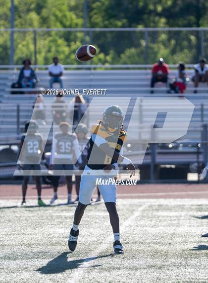 Thumbnail 2 in Carver vs Spencer (Scrimmage) photogallery.