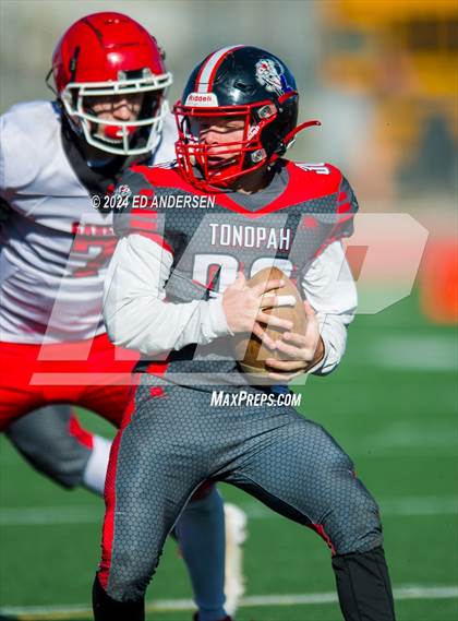 Thumbnail 3 in Carlin @ Tonopah (NIAA 1A Semifinal) photogallery.