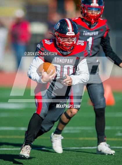 Thumbnail 3 in Carlin @ Tonopah (NIAA 1A Semifinal) photogallery.