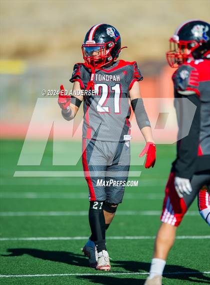 Thumbnail 2 in Carlin @ Tonopah (NIAA 1A Semifinal) photogallery.