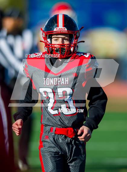 Thumbnail 2 in Carlin @ Tonopah (NIAA 1A Semifinal) photogallery.