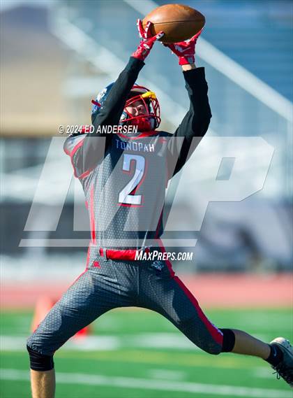 Thumbnail 2 in Carlin @ Tonopah (NIAA 1A Semifinal) photogallery.