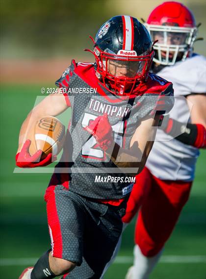 Thumbnail 3 in Carlin @ Tonopah (NIAA 1A Semifinal) photogallery.