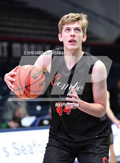 Thumbnail 2 in Campolindo vs. St. Patrick-St. Vincent (MaxPreps/DLS MLK Classic) photogallery.