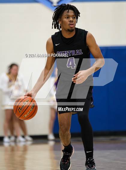 Thumbnail 3 in Omaha Central vs. Bellevue West (Metro Tournament Final) photogallery.