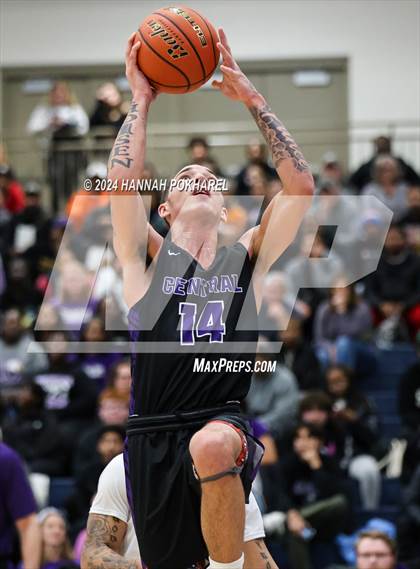 Thumbnail 2 in Omaha Central vs. Bellevue West (Metro Tournament Final) photogallery.