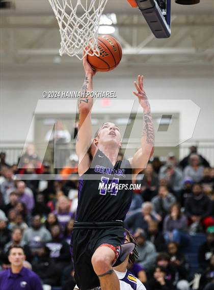 Thumbnail 3 in Omaha Central vs. Bellevue West (Metro Tournament Final) photogallery.