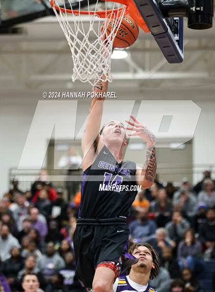 Thumbnail 1 in Omaha Central vs. Bellevue West (Metro Tournament Final) photogallery.