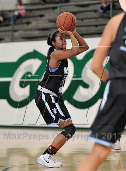 Thumbnail 3 in Villa Park vs Irvine (Costa Mesa Winter Classic) photogallery.