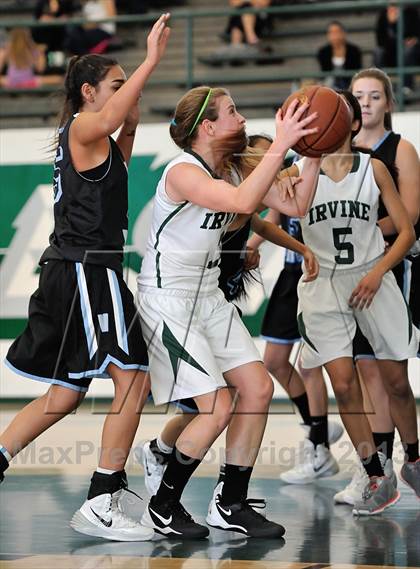 Thumbnail 1 in Villa Park vs Irvine (Costa Mesa Winter Classic) photogallery.