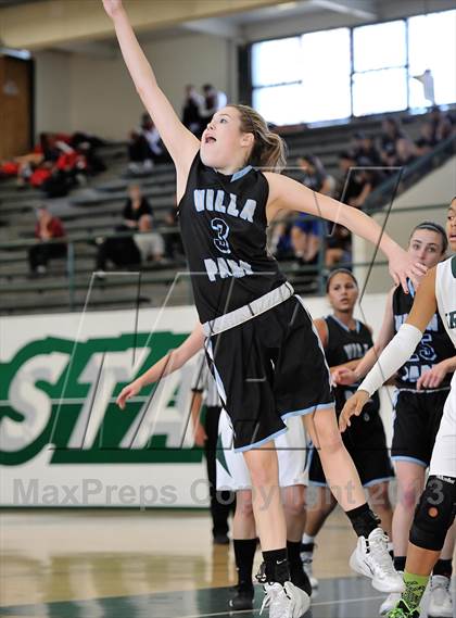 Thumbnail 3 in Villa Park vs Irvine (Costa Mesa Winter Classic) photogallery.