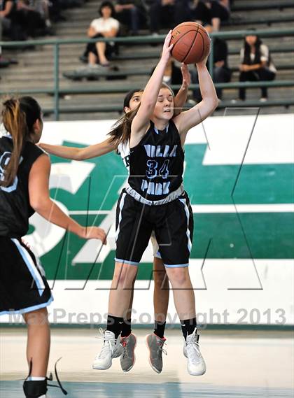 Thumbnail 2 in Villa Park vs Irvine (Costa Mesa Winter Classic) photogallery.