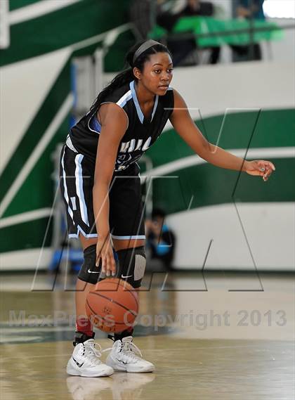 Thumbnail 1 in Villa Park vs Irvine (Costa Mesa Winter Classic) photogallery.