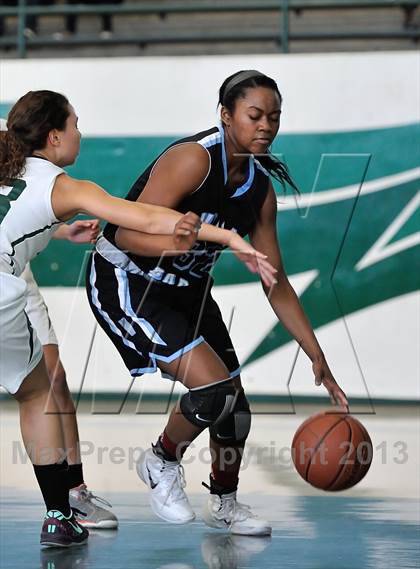 Thumbnail 2 in Villa Park vs Irvine (Costa Mesa Winter Classic) photogallery.