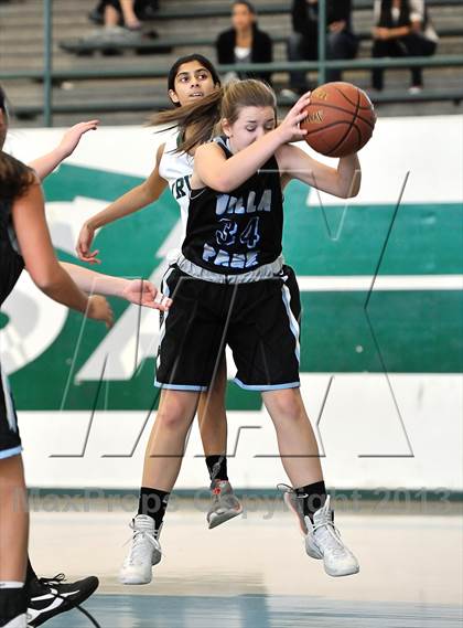 Thumbnail 3 in Villa Park vs Irvine (Costa Mesa Winter Classic) photogallery.