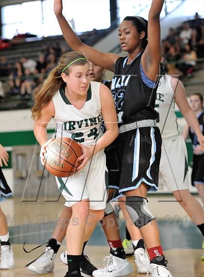 Thumbnail 1 in Villa Park vs Irvine (Costa Mesa Winter Classic) photogallery.