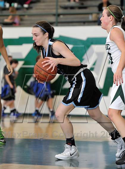 Thumbnail 3 in Villa Park vs Irvine (Costa Mesa Winter Classic) photogallery.