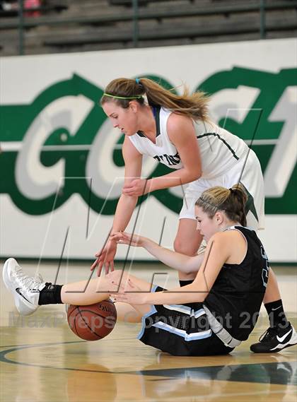 Thumbnail 2 in Villa Park vs Irvine (Costa Mesa Winter Classic) photogallery.