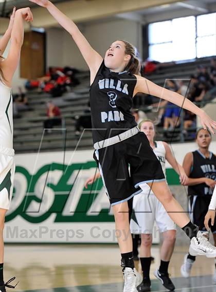 Thumbnail 1 in Villa Park vs Irvine (Costa Mesa Winter Classic) photogallery.
