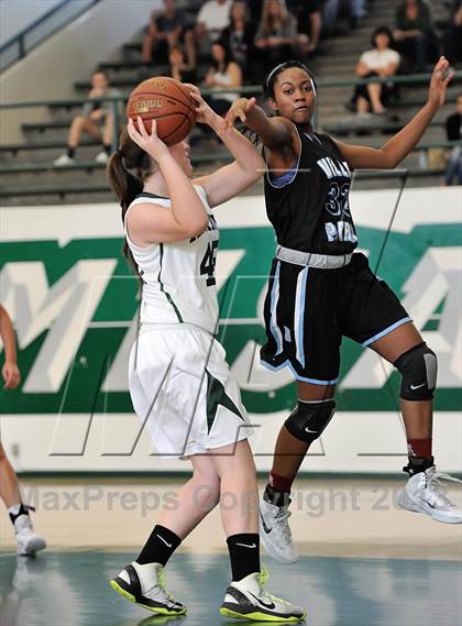 Thumbnail 3 in Villa Park vs Irvine (Costa Mesa Winter Classic) photogallery.
