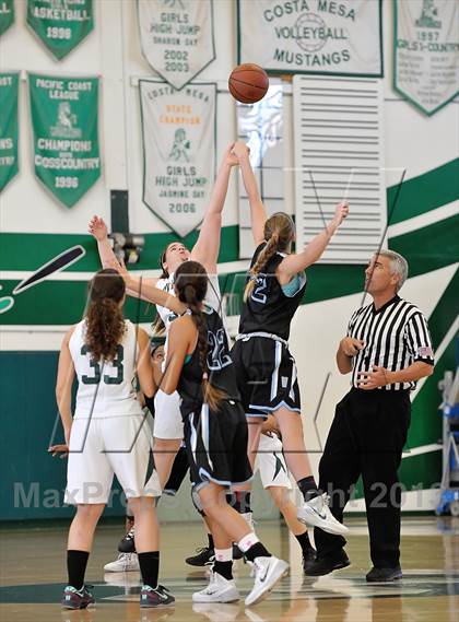 Thumbnail 1 in Villa Park vs Irvine (Costa Mesa Winter Classic) photogallery.