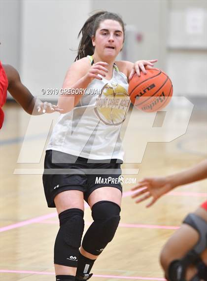 Thumbnail 3 in Mt. Carmel vs Zachary (Scrimmage) photogallery.
