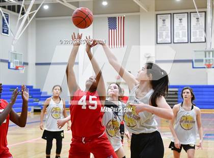 Thumbnail 3 in Mt. Carmel vs Zachary (Scrimmage) photogallery.