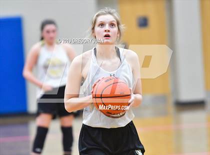 Thumbnail 3 in Mt. Carmel vs Zachary (Scrimmage) photogallery.