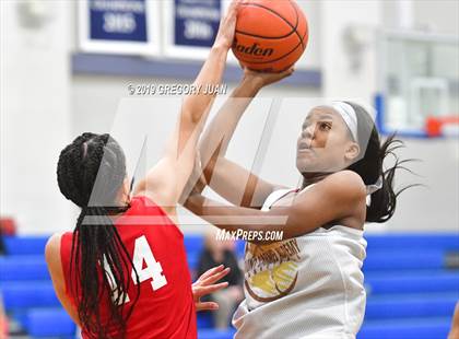 Thumbnail 2 in Mt. Carmel vs Zachary (Scrimmage) photogallery.