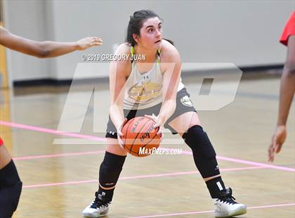 Thumbnail 2 in Mt. Carmel vs Zachary (Scrimmage) photogallery.
