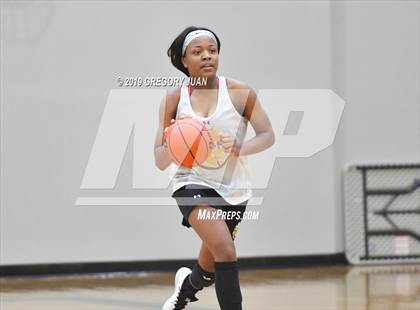 Thumbnail 1 in Mt. Carmel vs Zachary (Scrimmage) photogallery.