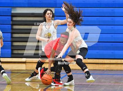 Thumbnail 2 in Mt. Carmel vs Zachary (Scrimmage) photogallery.