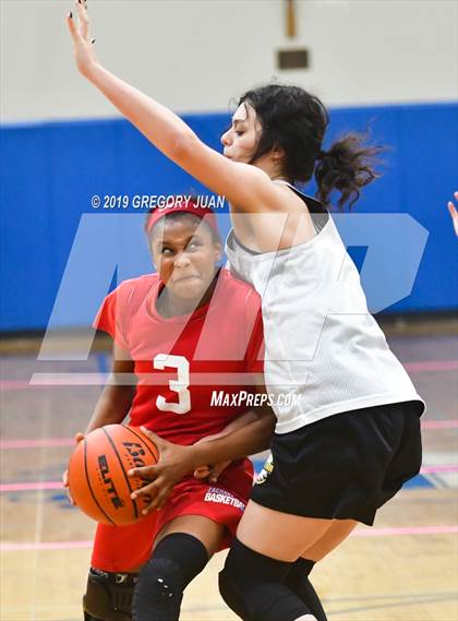 Thumbnail 2 in Mt. Carmel vs Zachary (Scrimmage) photogallery.
