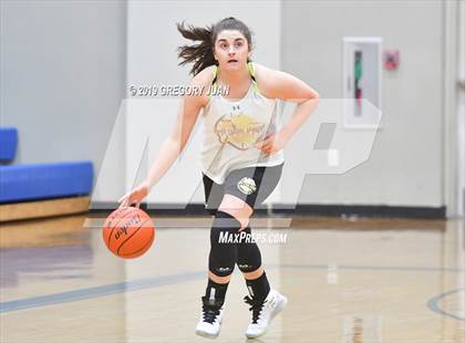 Thumbnail 3 in Mt. Carmel vs Zachary (Scrimmage) photogallery.
