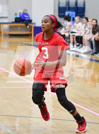 Thumbnail 1 in Mt. Carmel vs Zachary (Scrimmage) photogallery.
