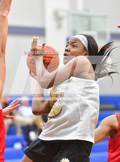 Thumbnail 1 in Mt. Carmel vs Zachary (Scrimmage) photogallery.